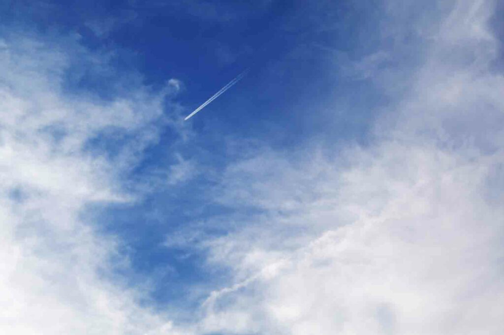 Chemtrail Plane Clouds 1.jpg